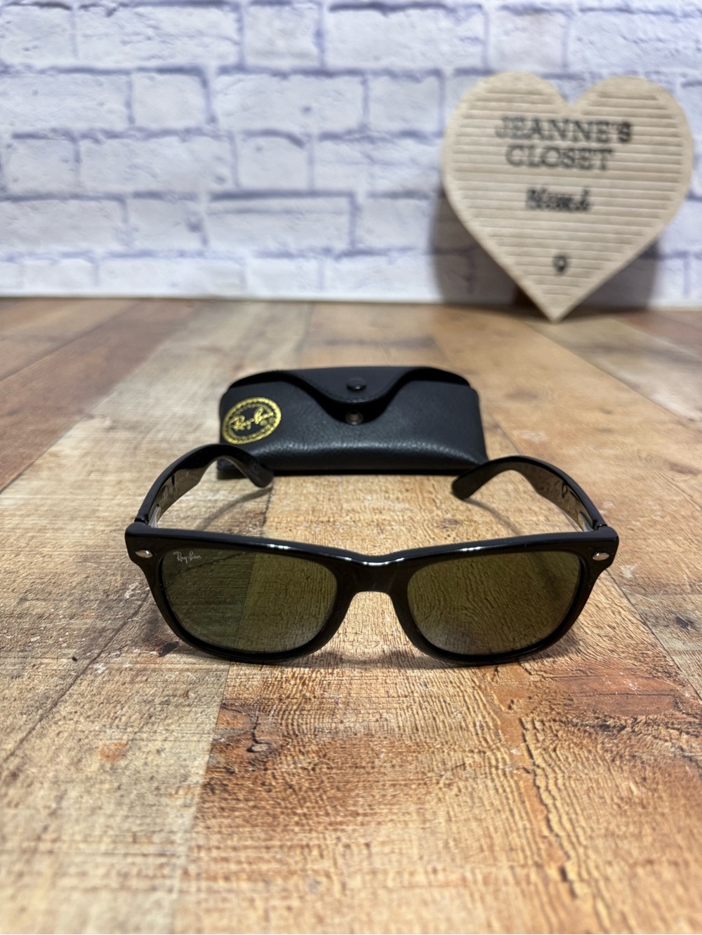 Ray-Ban Wayfarer Sunglasses Gloss black Frame